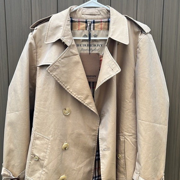 Burberry Short-length Kensington Heritage Trench Coat Men's size 44 in Honey NWT - Picture 4 of 16